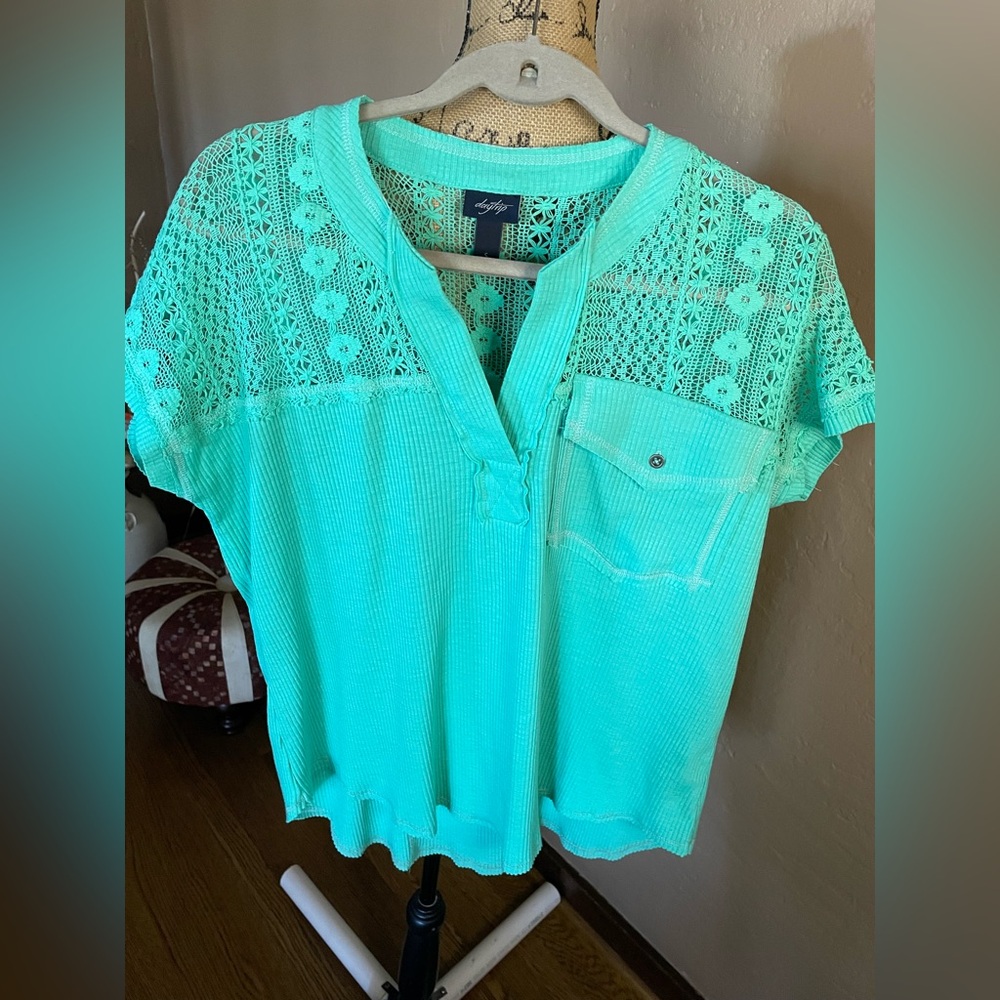 Daytrip Aqua Lace short sleeve Blouse front pocket Medium/Large Ex condition